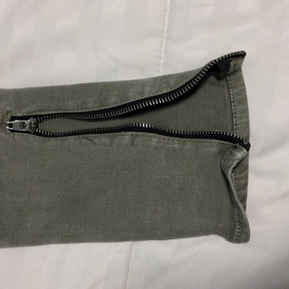 Olive Green Bullhead Skinny Jeans with ankle zipper.  Size 3 ankle - Picture 13 of 16